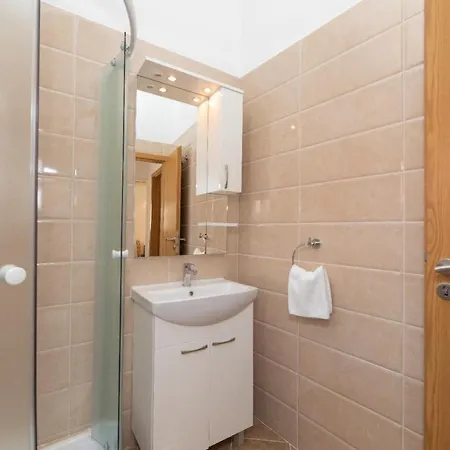 Apartments Jelica Supetar - Two Apartment - A Small House With A Private Yard - Two-Room Apartment With A Sea View - Free Parking Exterior photo
