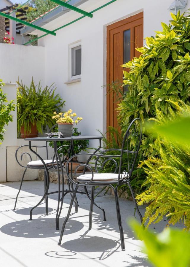 Jelica - Two - A Small House With A Private Yard - Two-room With A Sea View - Free Parking *