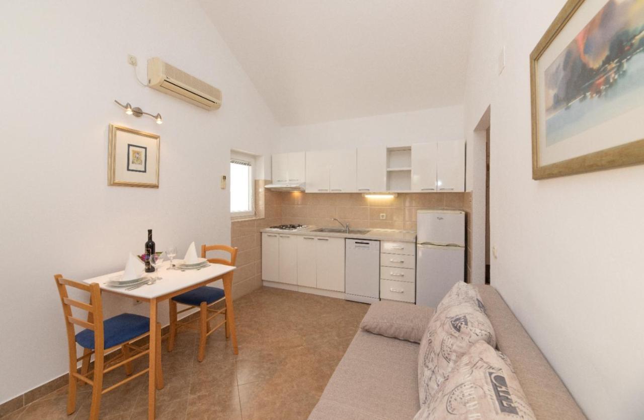 Jelica - Two - A Small House With A Private Yard - Two-room With A Sea View - Free Parking Apartment *