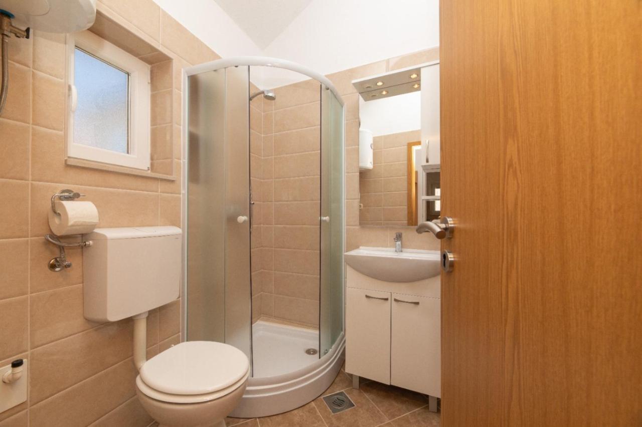 Apartment Jelica - Two - A Small House With A Private Yard - Two-room With A Sea View - Free Parking