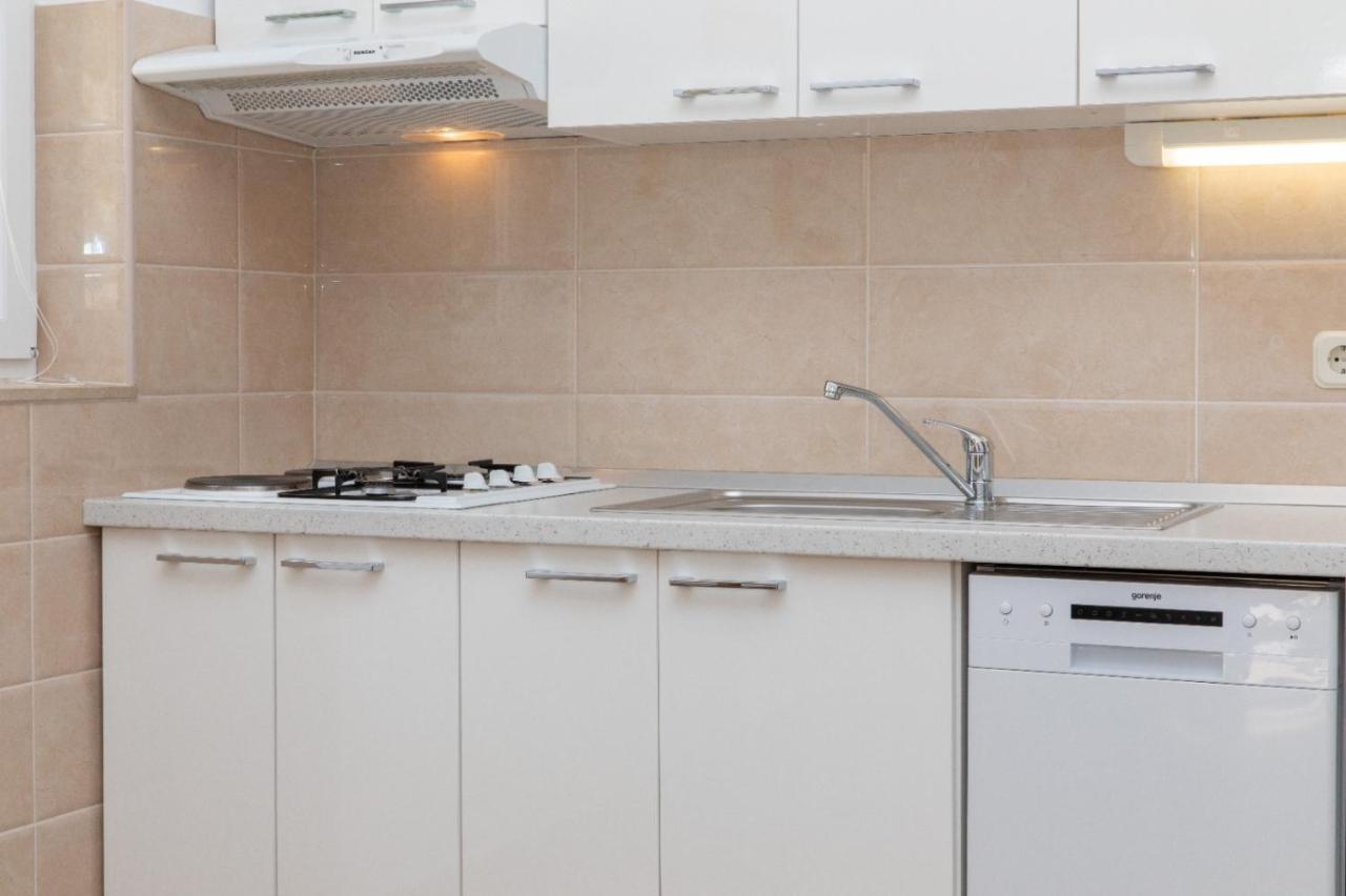 Jelica - Two - A Small House With A Private Yard - Two-room With A Sea View - Free Parking Apartment