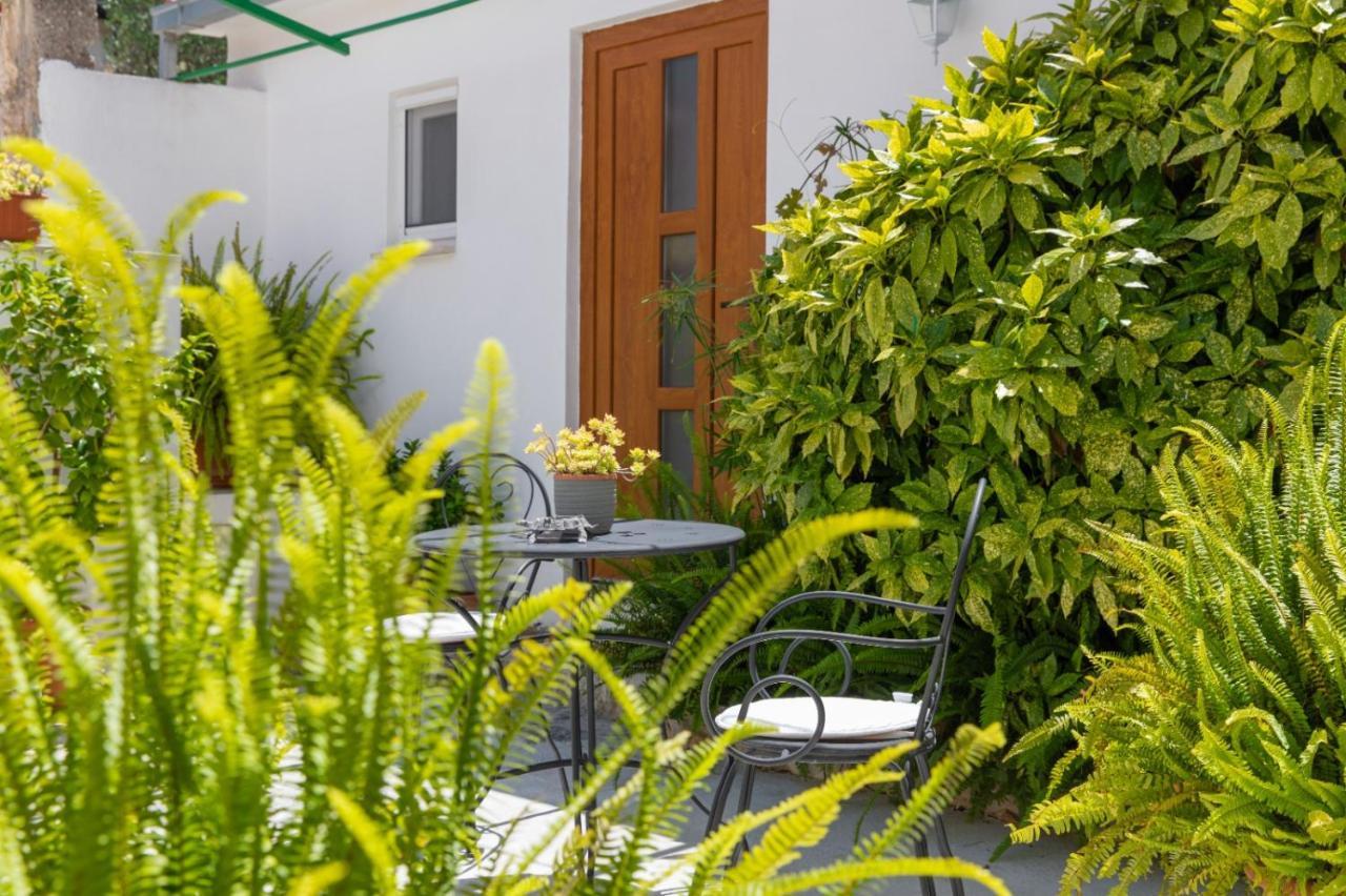 Jelica - Two - A Small House With A Private Yard - Two-room With A Sea View - Free Parking Apartment Supetar