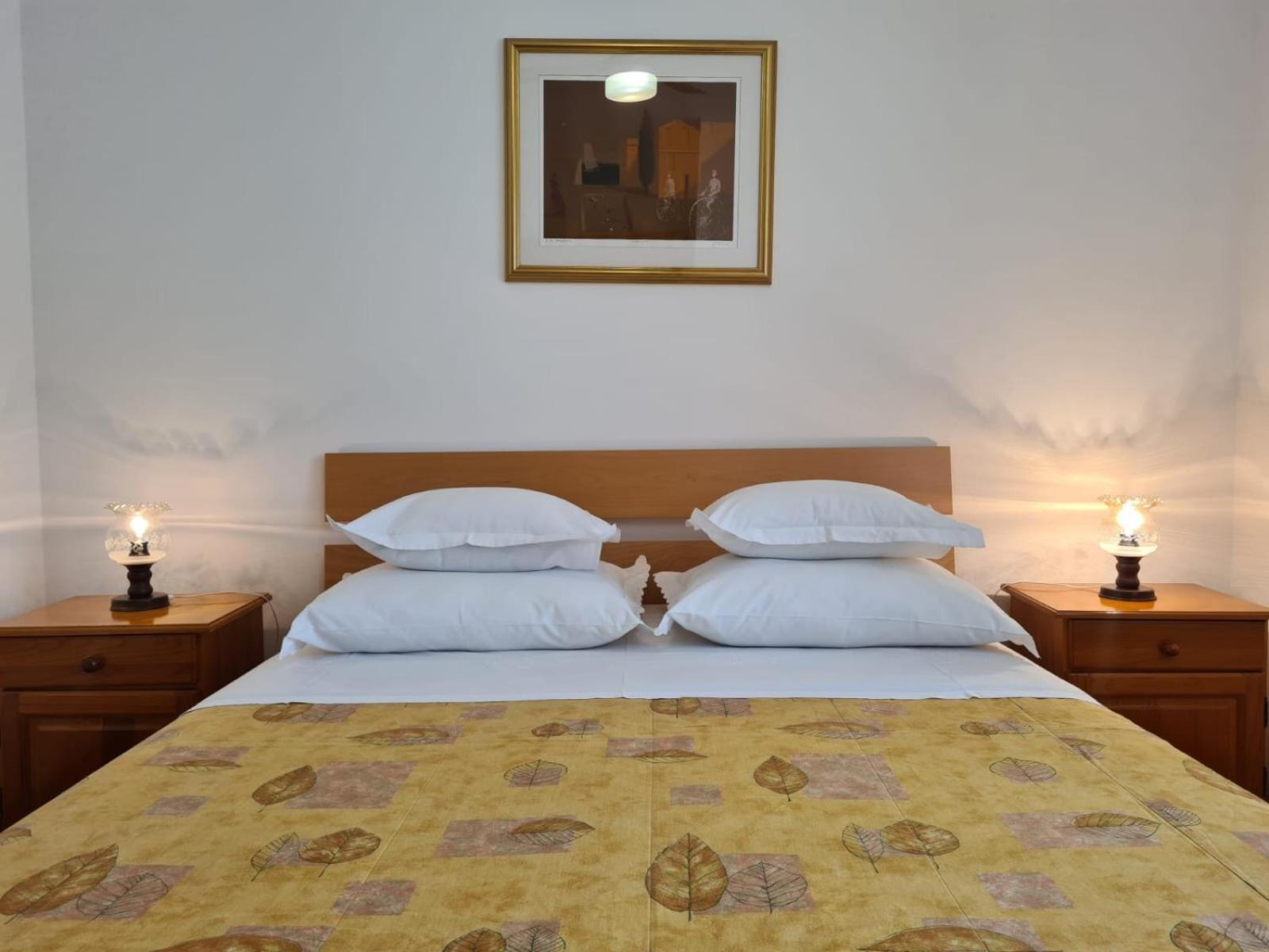 Jelica - Two - A Small House With A Private Yard - Two-room With A Sea View - Free Parking Supetar