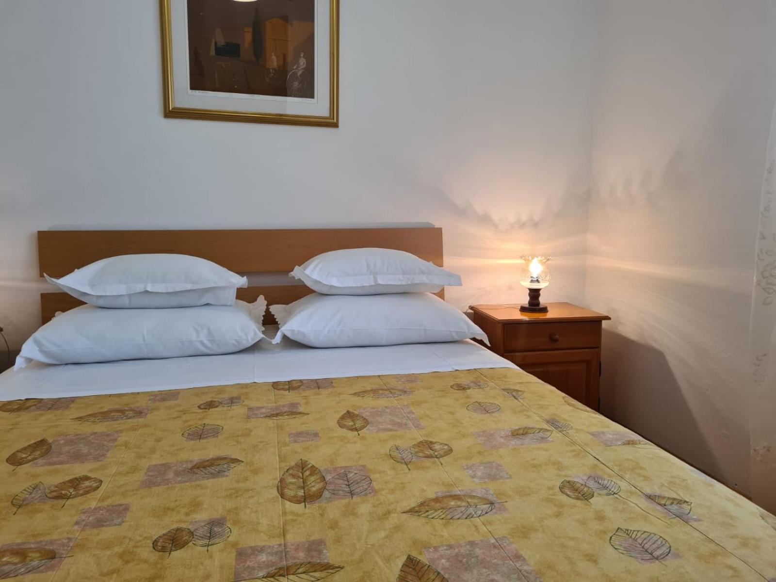 Apartment Jelica - Two - A Small House With A Private Yard - Two-room With A Sea View - Free Parking Supetar