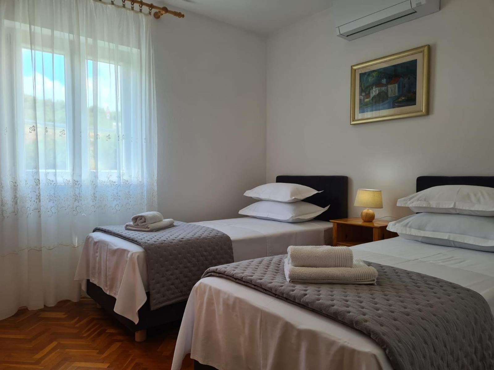 Jelica - Two - A Small House With A Private Yard - Two-room With A Sea View - Free Parking Apartment *
