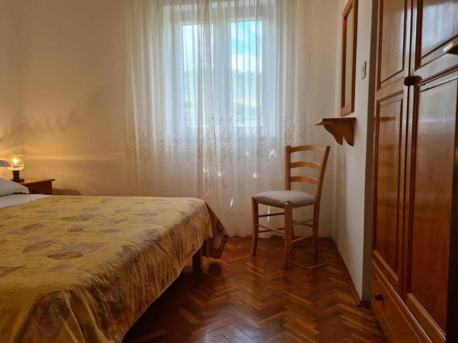 Jelica - Two - A Small House With A Private Yard - Two-room With A Sea View - Free Parking Apartment Supetar