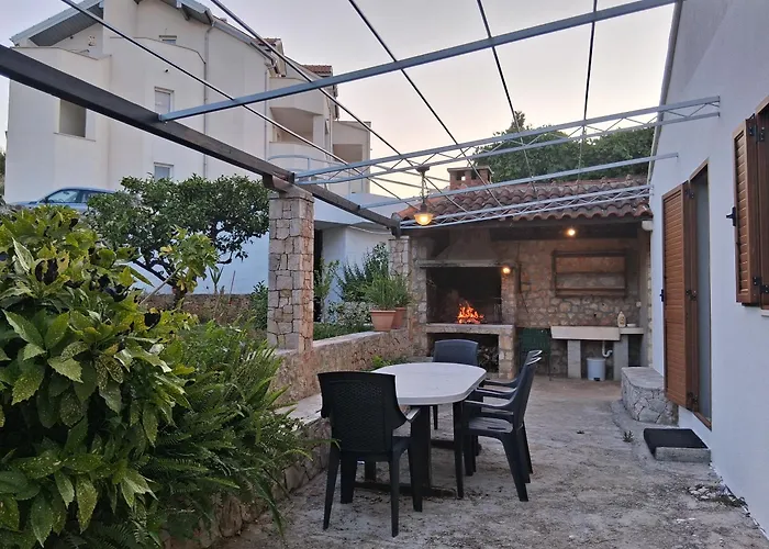 Apartments Jelena Supetar - Three Apartments - A Small House With A Private Yard - Two-Room Apartment With A Sea View - Three-Room Apartment With Garden And Barbecue - Free Parking