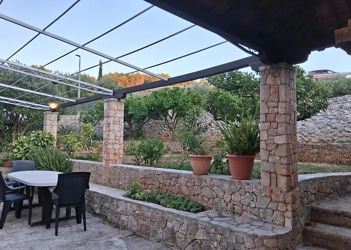 Apartments Jelena Supetar - Three Apartments - A Small House With A Private Yard - Two-Room Apartment With A Sea View - Three-Room Apartment With Garden And Barbecue - Free Parking