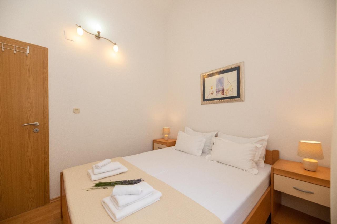 Apartments Jelena Supetar - Three Apartments - A Small House With A Private Yard - Two-Room Apartment With A Sea View - Three-Room Apartment With Garden And Barbecue - Free Parking *