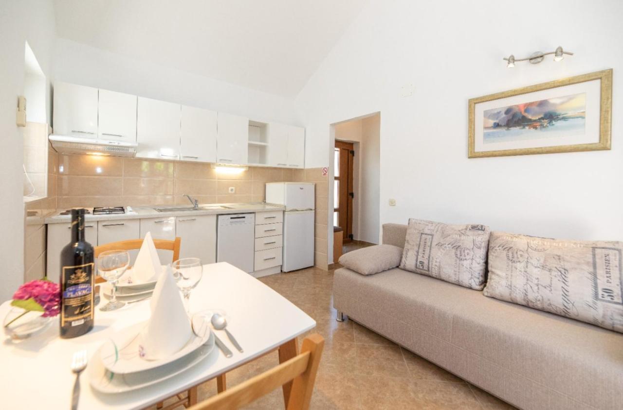 Apartments Jelena Supetar - Three Apartments - A Small House With A Private Yard - Two-Room Apartment With A Sea View - Three-Room Apartment With Garden And Barbecue - Free Parking *