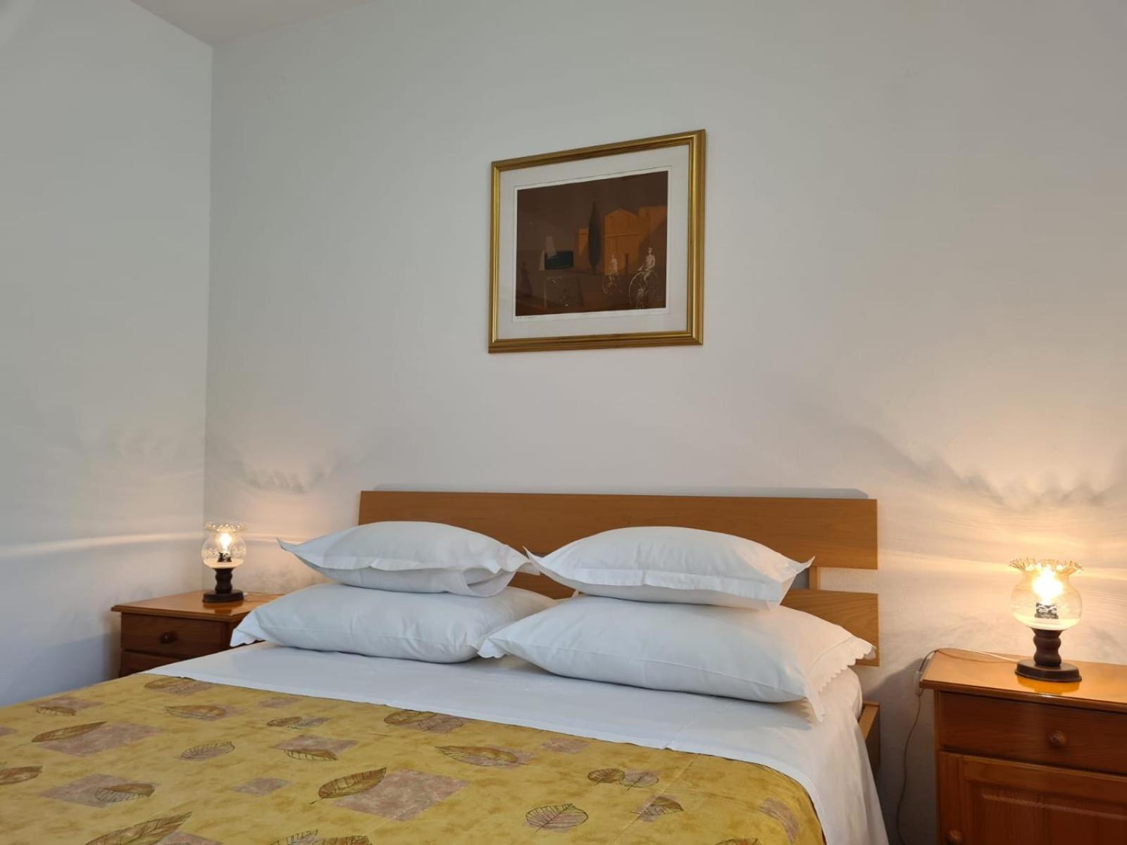 Apartments Jelena Supetar - Three Apartments - A Small House With A Private Yard - Two-Room Apartment With A Sea View - Three-Room Apartment With Garden And Barbecue - Free Parking * Supetar