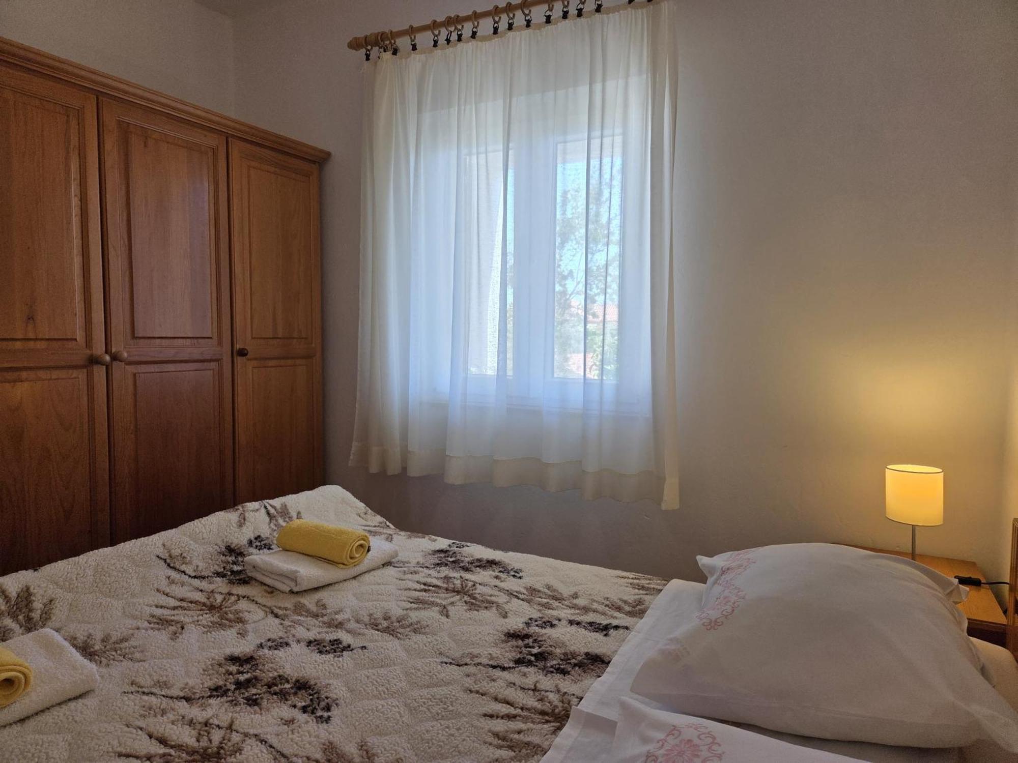 Apartments Jelena Supetar - Three Apartments - A Small House With A Private Yard - Two-Room Apartment With A Sea View - Three-Room Apartment With Garden And Barbecue - Free Parking Apartment Supetar