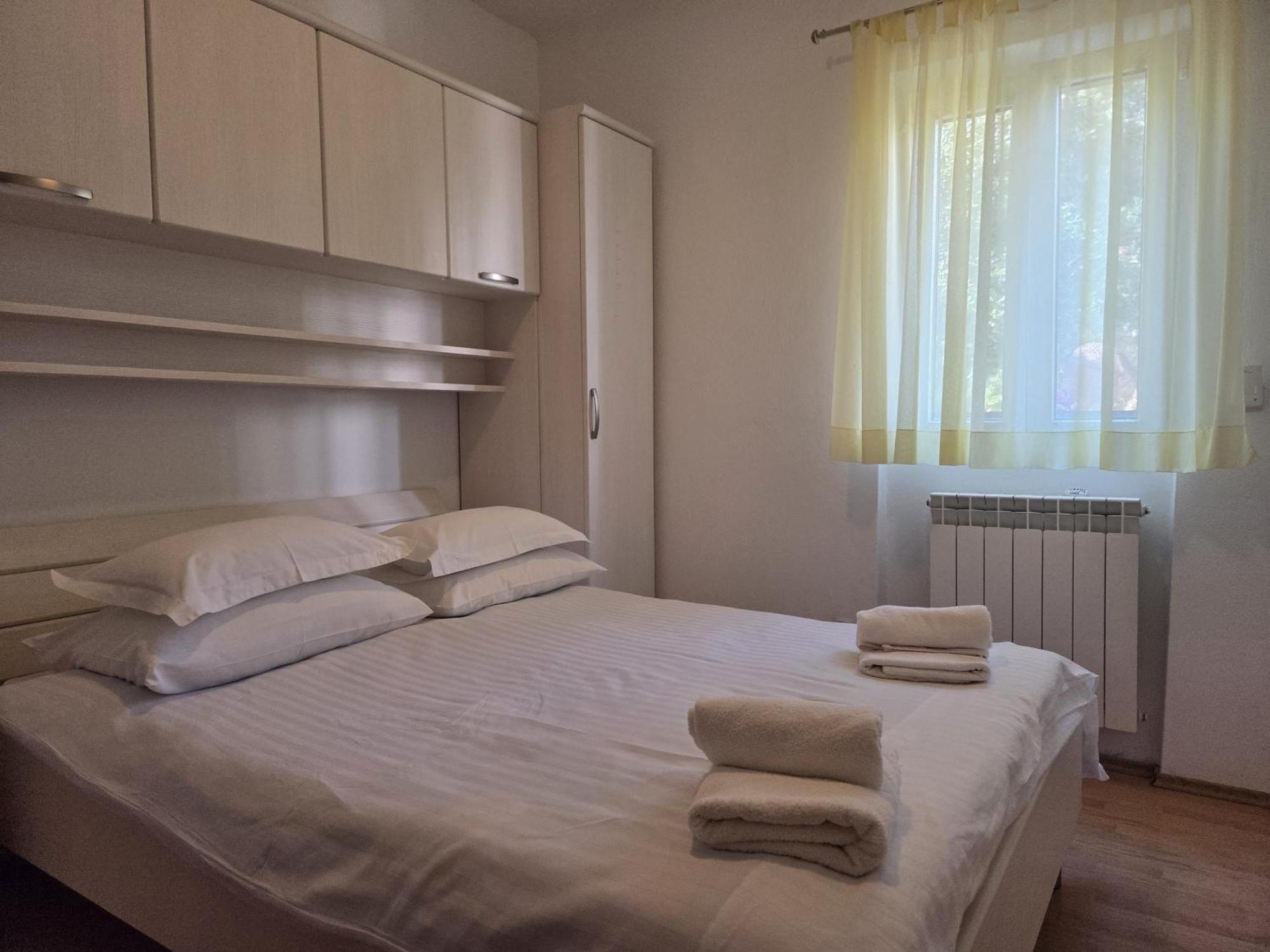 Apartments Jelena Supetar - Three Apartments - A Small House With A Private Yard - Two-Room Apartment With A Sea View - Three-Room Apartment With Garden And Barbecue - Free Parking Apartment