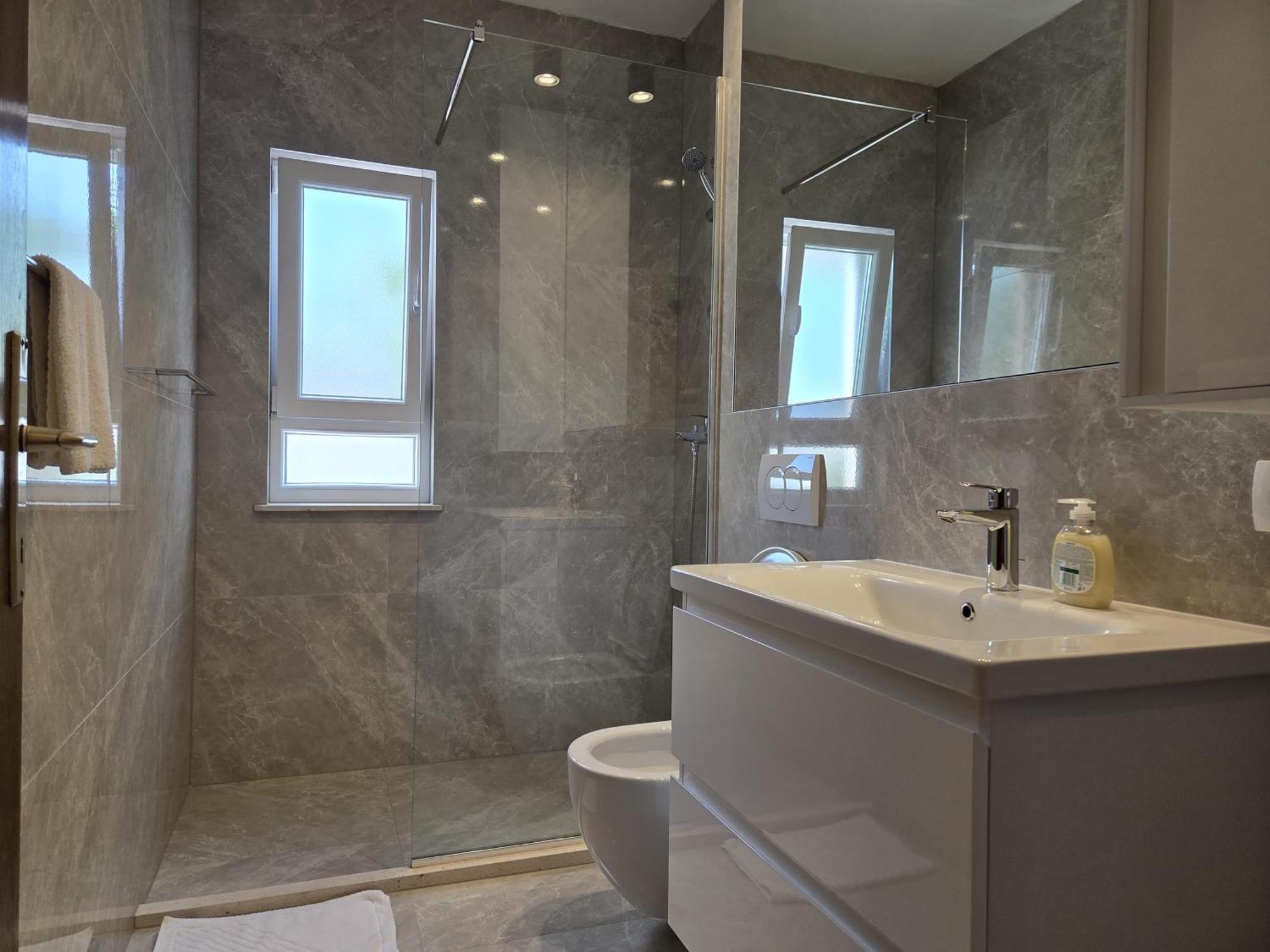Apartments Jelena Supetar - Three Apartments - A Small House With A Private Yard - Two-Room Apartment With A Sea View - Three-Room Apartment With Garden And Barbecue - Free Parking Apartment Supetar