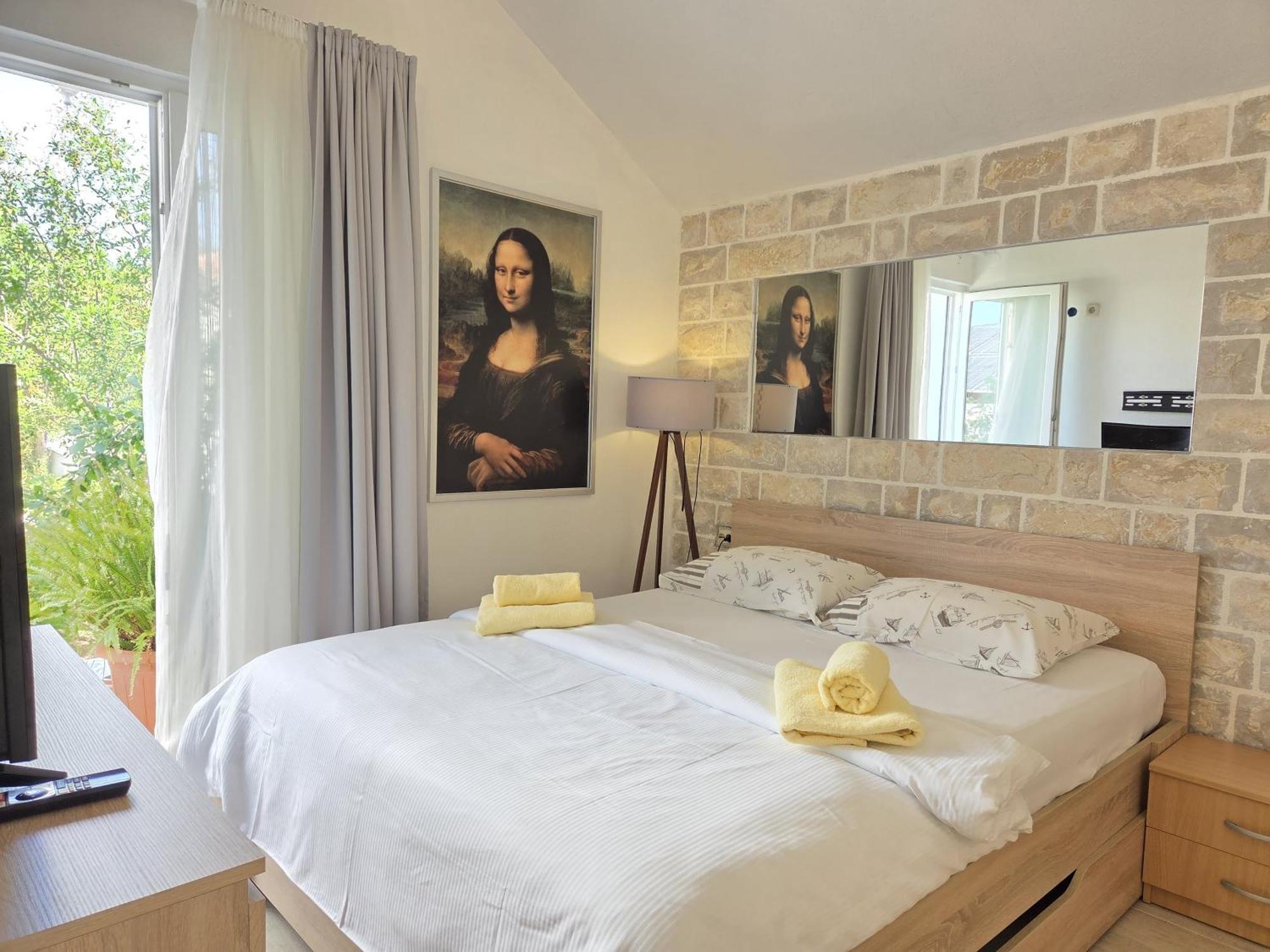 Apartment Apartments Jelena Supetar - Three Apartments - A Small House With A Private Yard - Two-Room Apartment With A Sea View - Three-Room Apartment With Garden And Barbecue - Free Parking *