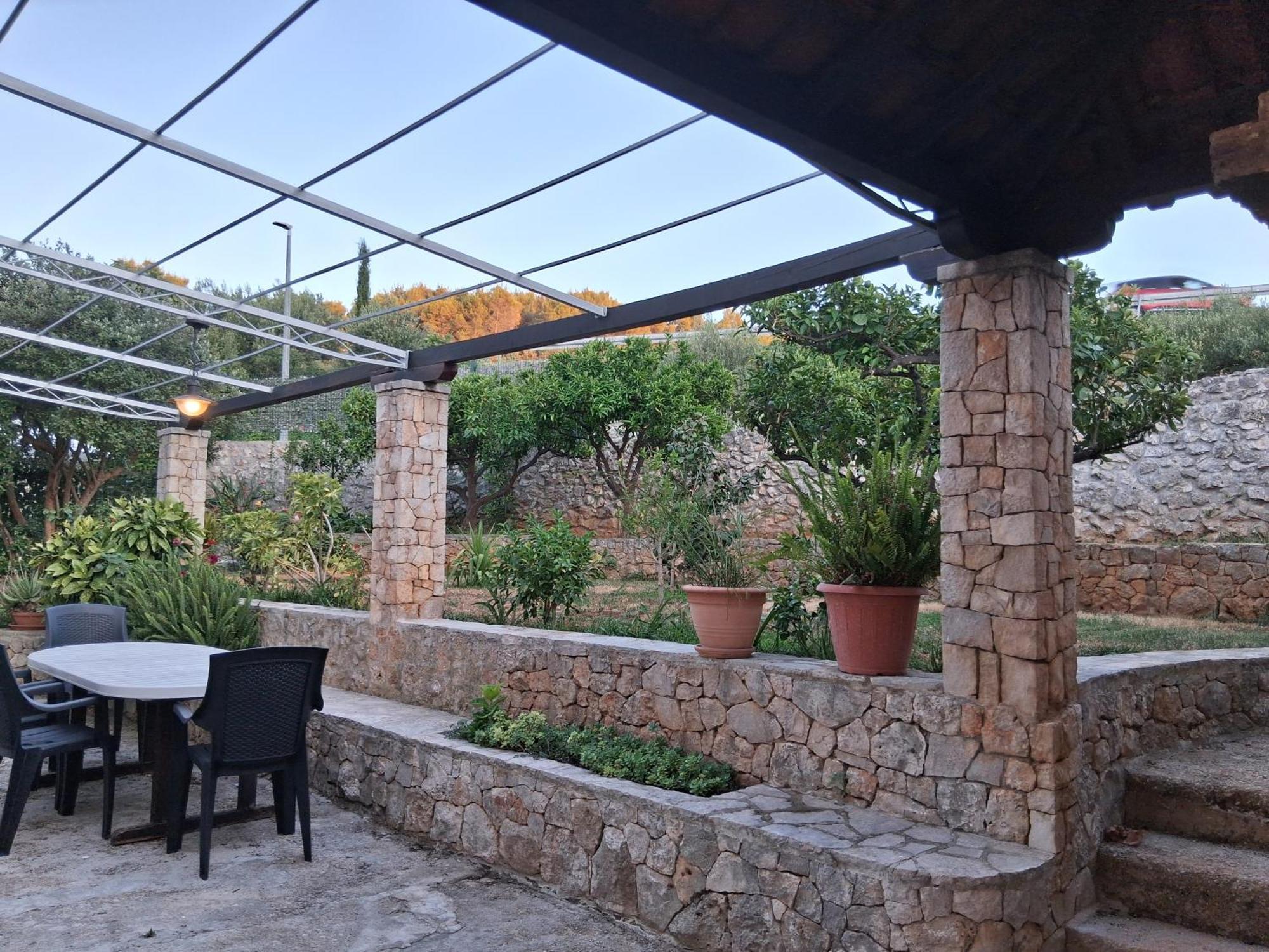 Apartment Apartments Jelena Supetar - Three Apartments - A Small House With A Private Yard - Two-Room Apartment With A Sea View - Three-Room Apartment With Garden And Barbecue - Free Parking *