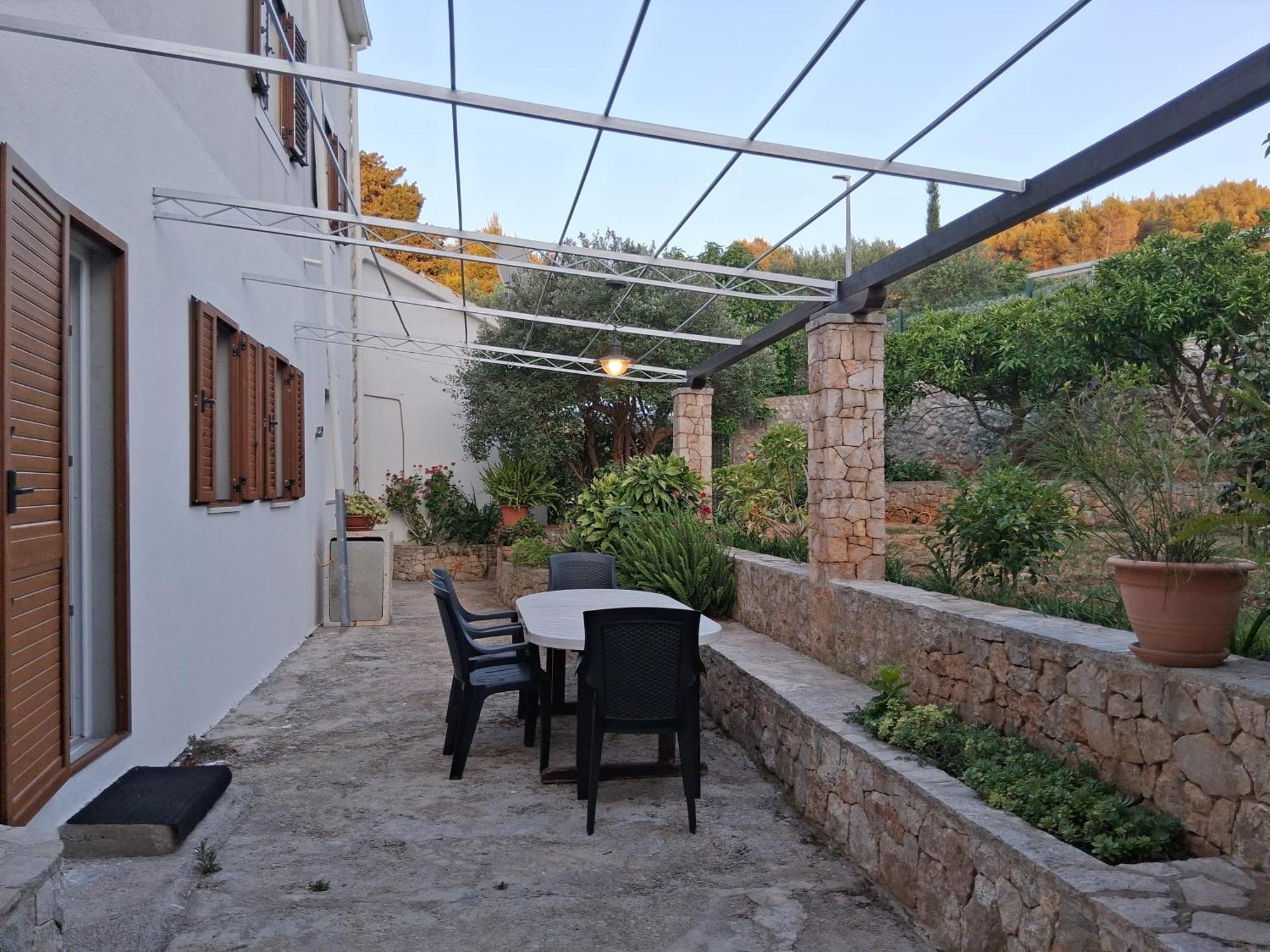 Apartments Jelena Supetar - Three Apartments - A Small House With A Private Yard - Two-Room Apartment With A Sea View - Three-Room Apartment With Garden And Barbecue - Free Parking Apartment Supetar